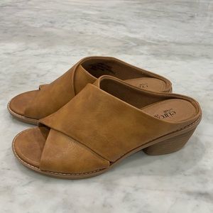 Euro by Sofft womens size 7 1/2 Cidney tan shoe